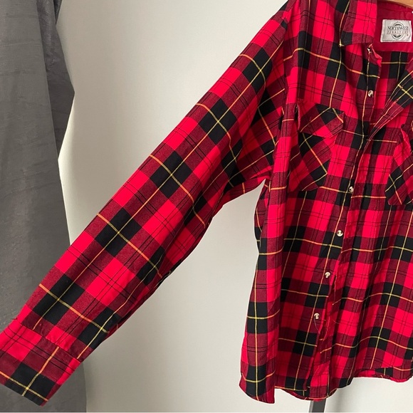 Vintage Northwest Territories Plaid Tartan Red Black Mens Grunge Button Down - Picture 4 of 10